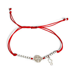 Pulsera cruz de San Benito con grabado gratis en Plata 950, cordón rojo y charm de cruz.