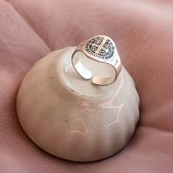 Anillo de Plata Sello San Benito - Unicus Joyas