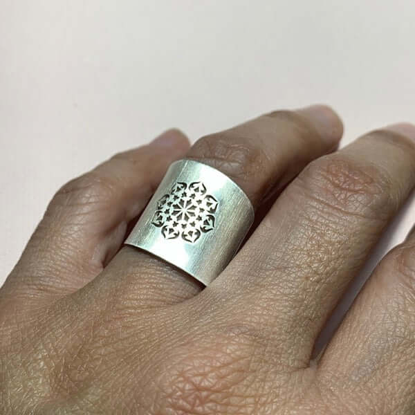 Anillo Wide Mandala Calado Laser - Unicus Joyas