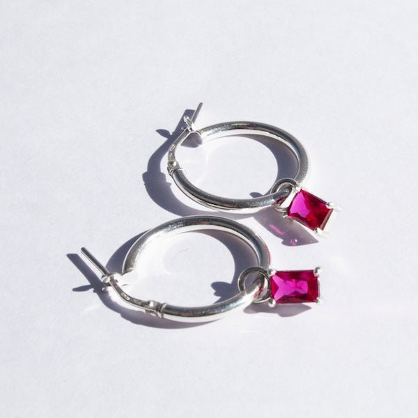 Argollas de Plata 950 y Engaste de Grifas Circón Baguette de Color - Unicus Joyas