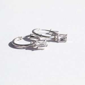 Argollas de Plata 950 y Engaste de Grifas Circón Baguette de Color - Unicus Joyas