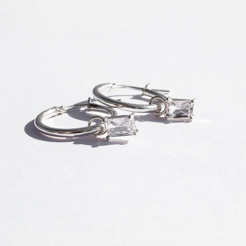 Argollas de Plata 950 y Engaste de Grifas Circón Baguette de Color - Unicus Joyas