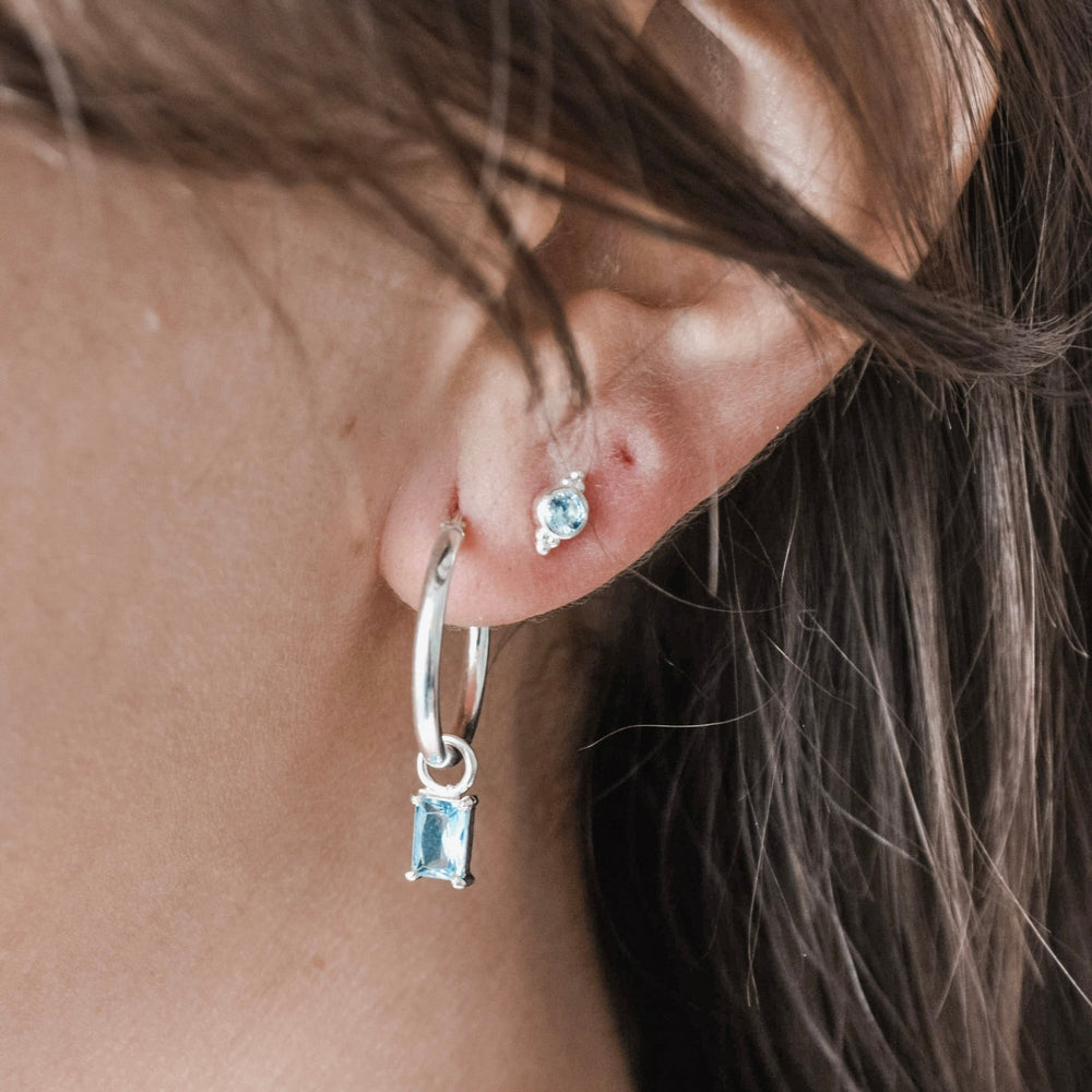 Argollas de Plata 950 y Engaste de Grifas Circón Baguette de Color - Unicus Joyas