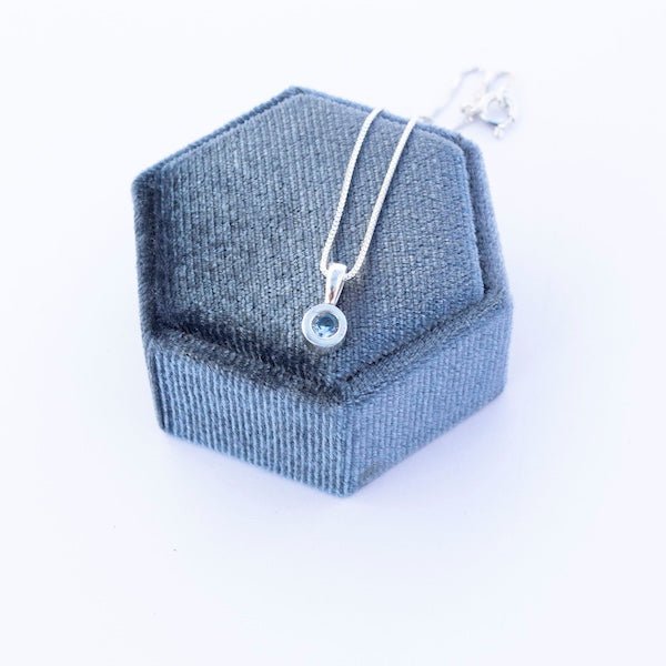 Collar Punto de Luz de Plata y Circón Redondo - Unicus Joyas