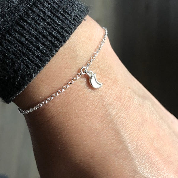 Pulsera Cadena Mini Charm Moon Silver