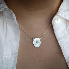 Collar Horóscopo Cáncer y Lirio - Unicus Joyas